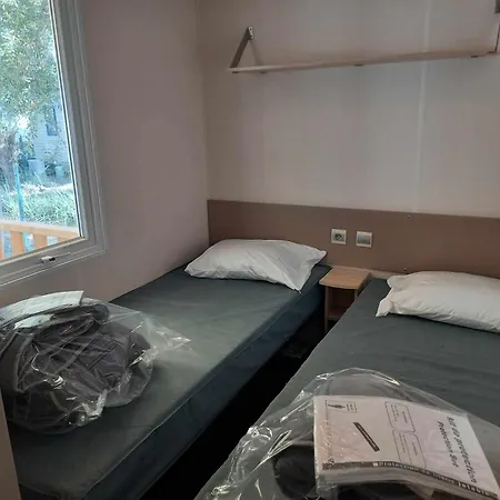 Joli Mobil-home Spacieux, Climatise, 3 Кемпінг Агд