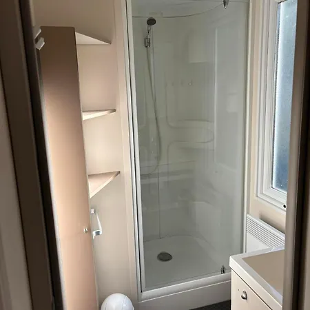 Joli Mobil-home Spacieux, Climatise, 3 * Агд